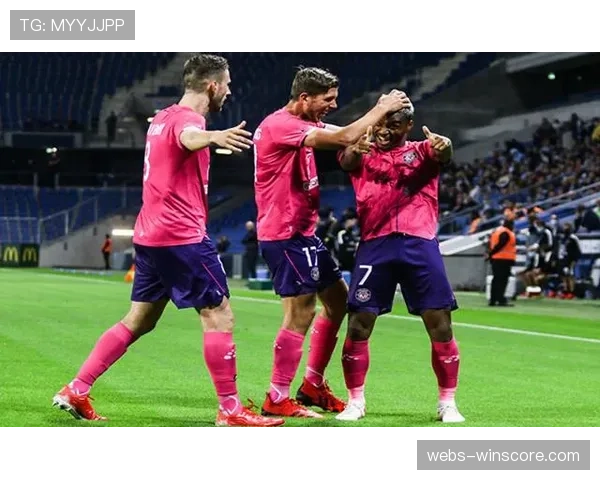 射门转化率观察：凯恩56.5%射正率领跑德甲射手榜